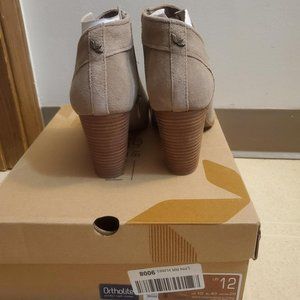 NWT Koolaburra by UGG heels W Amalea - size 12